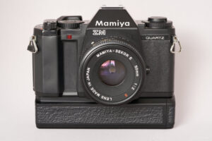 Mehr über den Artikel erfahren Die Kamera mit Sound: Mamiya ZM Quartz (analog)